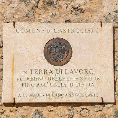 dettaglio targa del comune